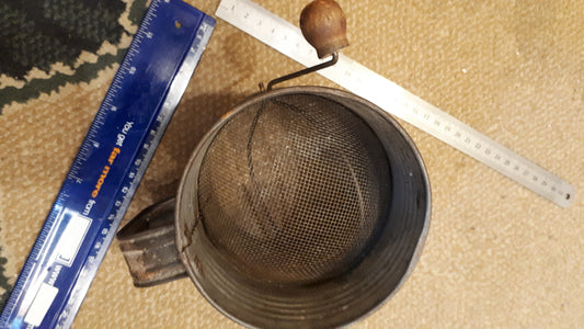 Vintage tin Filter [TOL10124]