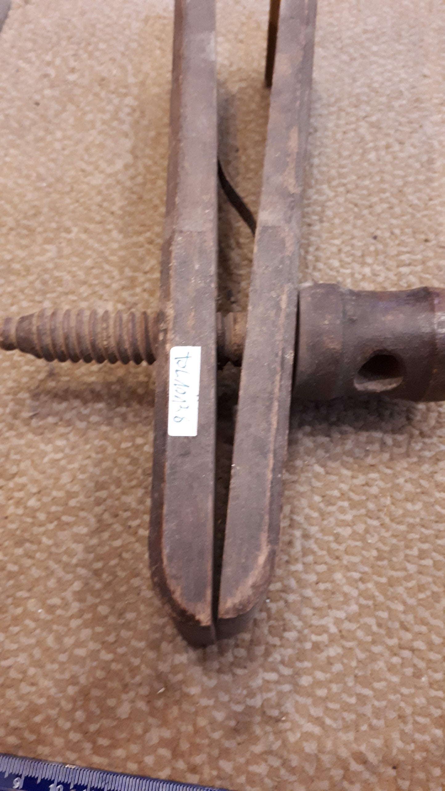 Vintage Carpenters wood holder [TOL10138]