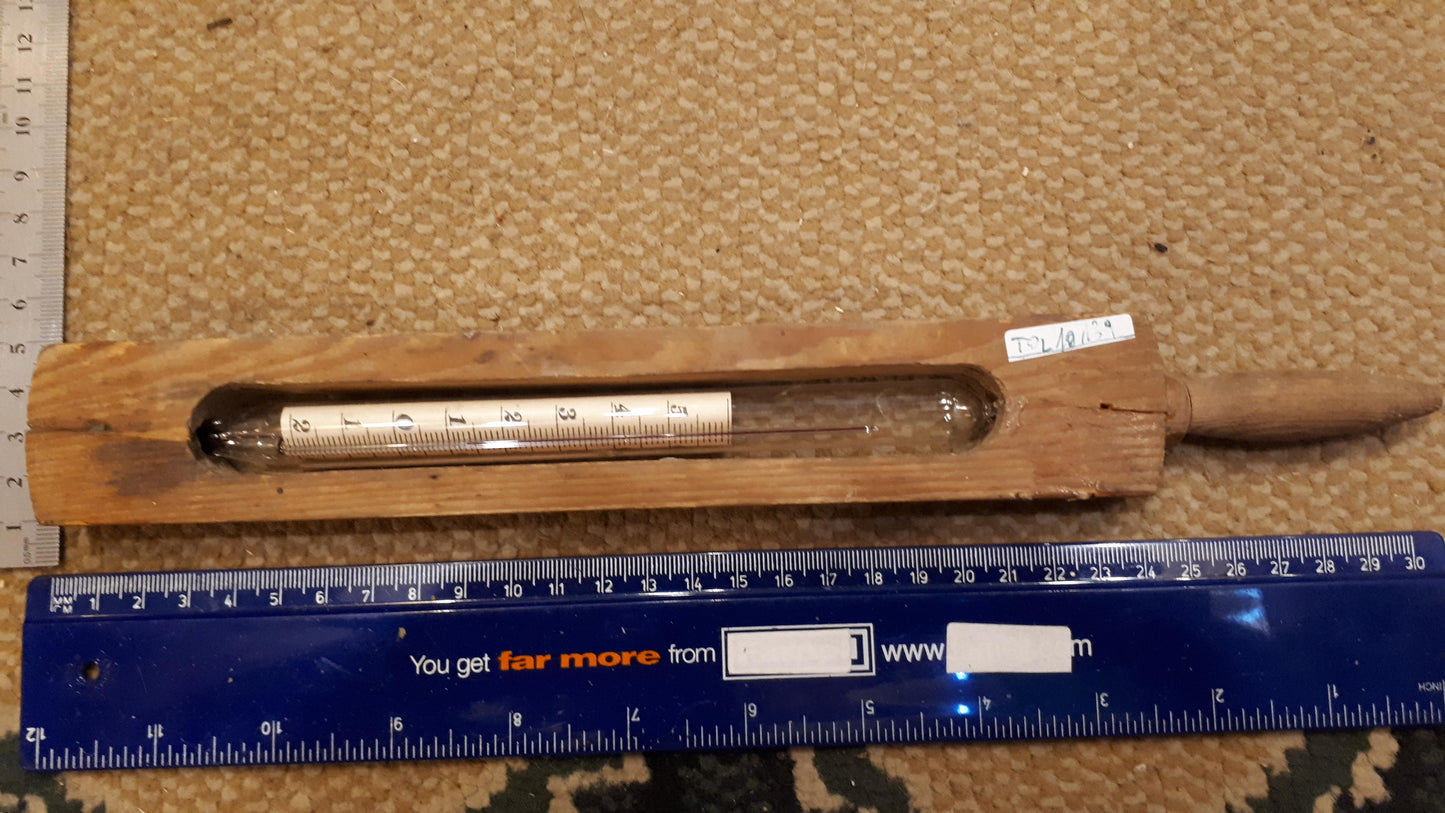 Vintage industrial Thermometer [TOL10139]