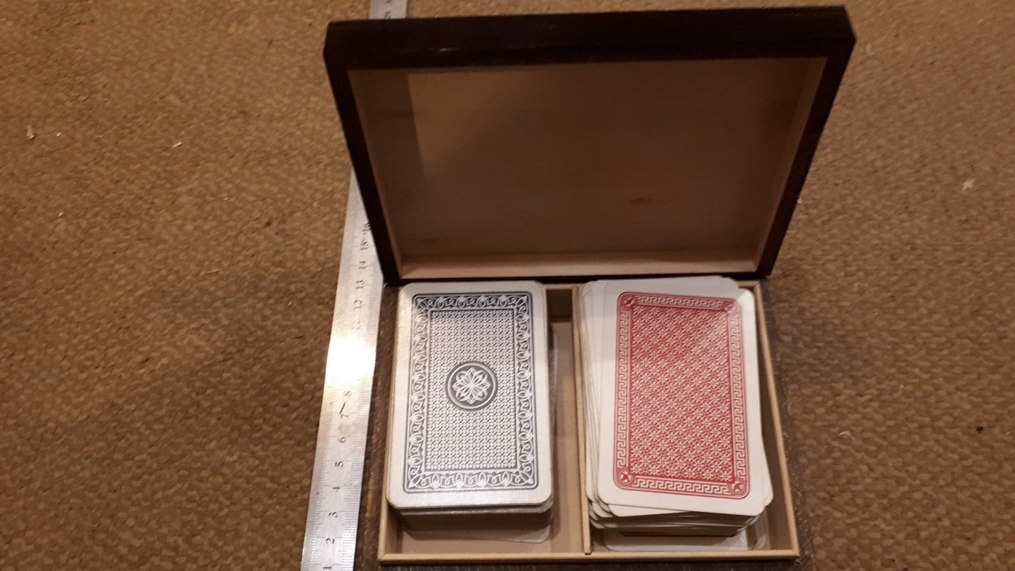 Old 2x playing Cards in wooden box [GAM10172]