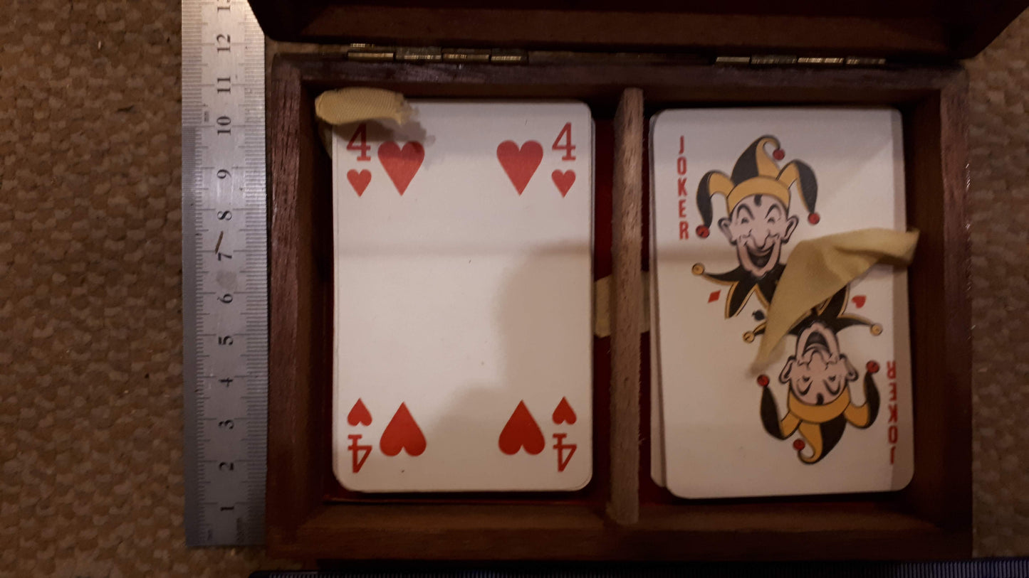 Old 2x playing Cards in wooden box [GAM10173]