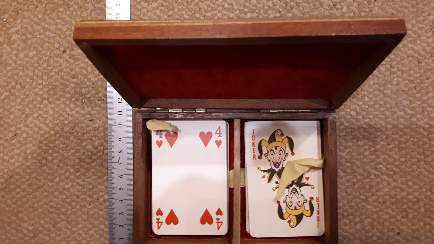 Old 2x playing Cards in wooden box [GAM10173]
