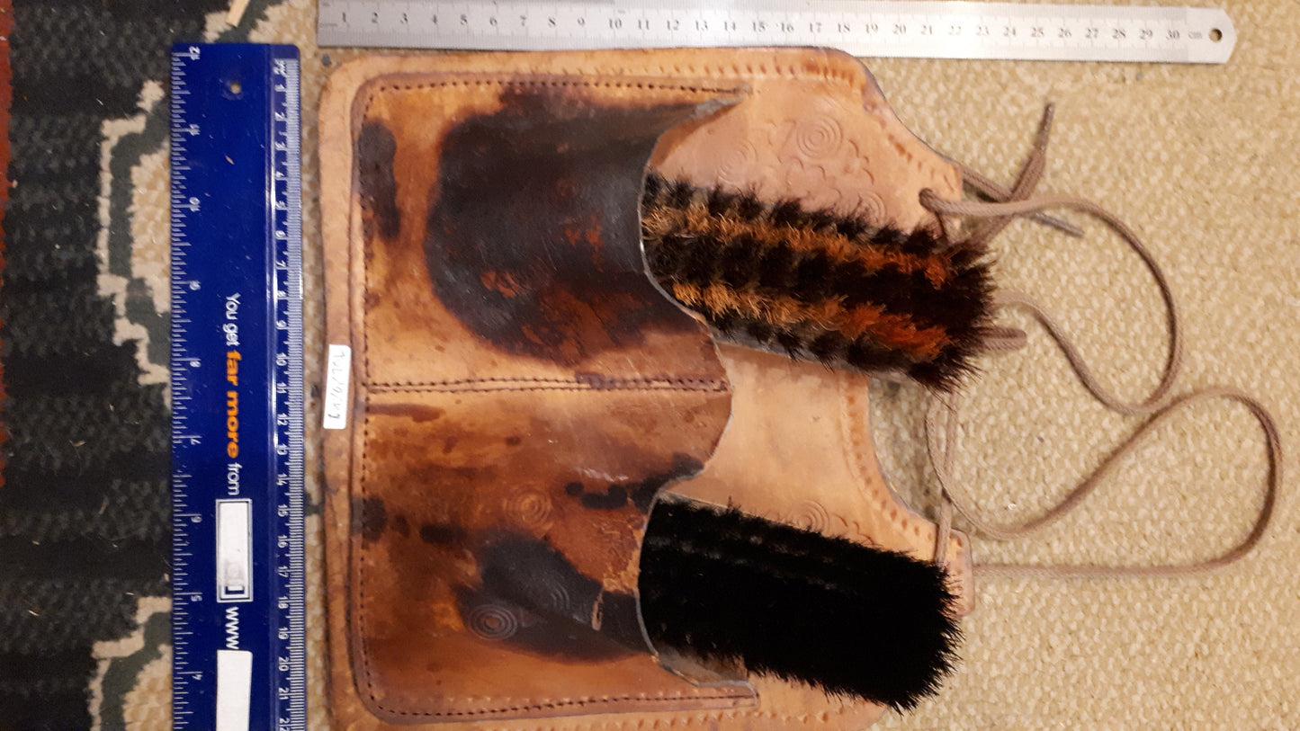 Shoes brushes & stand [TOL10142]