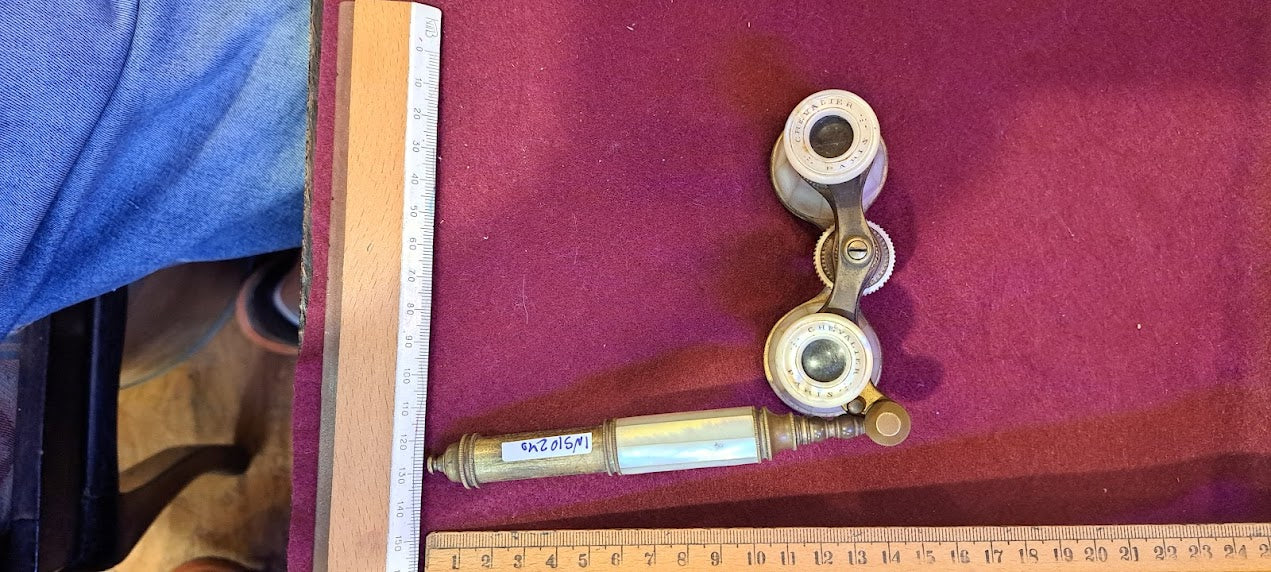 Vintage Theater binoculars with handle, rare! [INS10240]