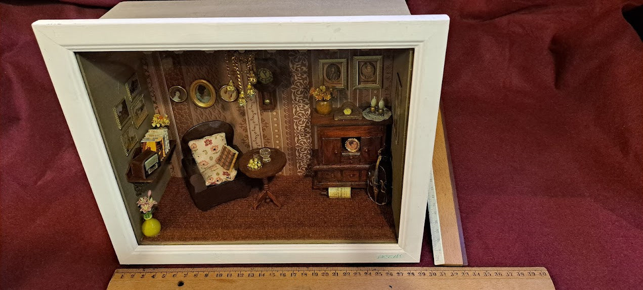 Miniature handmade art in box [ART10165]