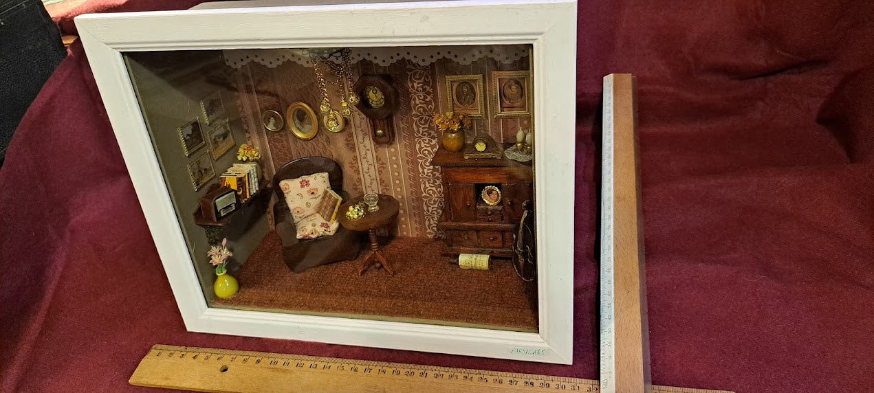 Miniature handmade art in box [ART10165]
