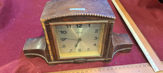 Antique wood mechanical desk clock [CLK10135]