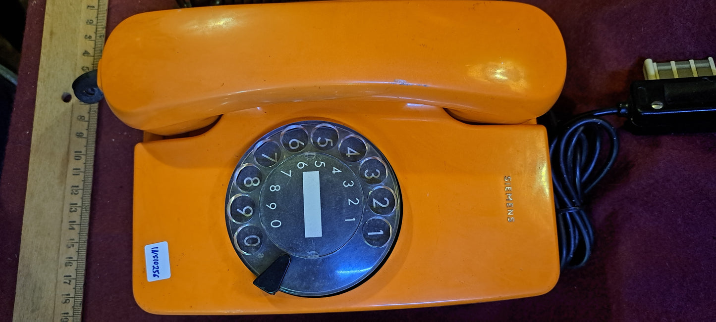 Vintage Telephone analog orange [INS10256]