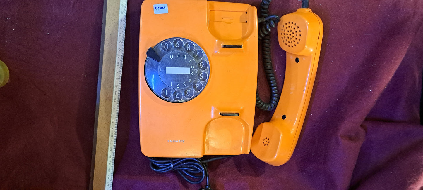 Vintage Telephone analog orange [INS10256]