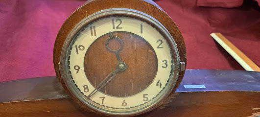 Antique wooden mechanical shelf clock [CLK10141]