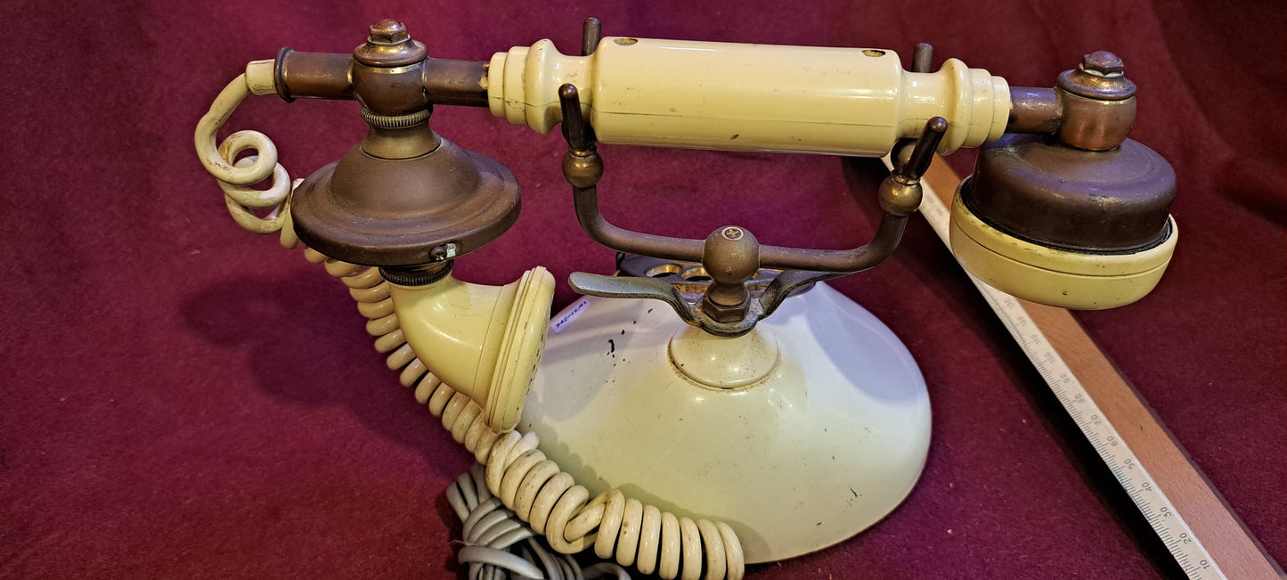 Vintage anaolg Telephone [INS10276]