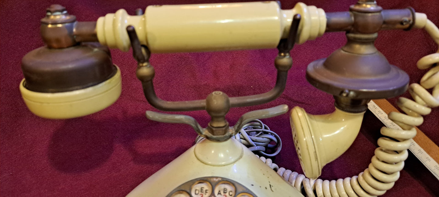 Vintage anaolg Telephone [INS10276]