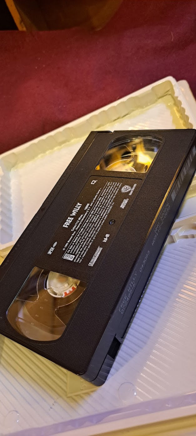 Release Willy video cassette VHS [ENT10182]