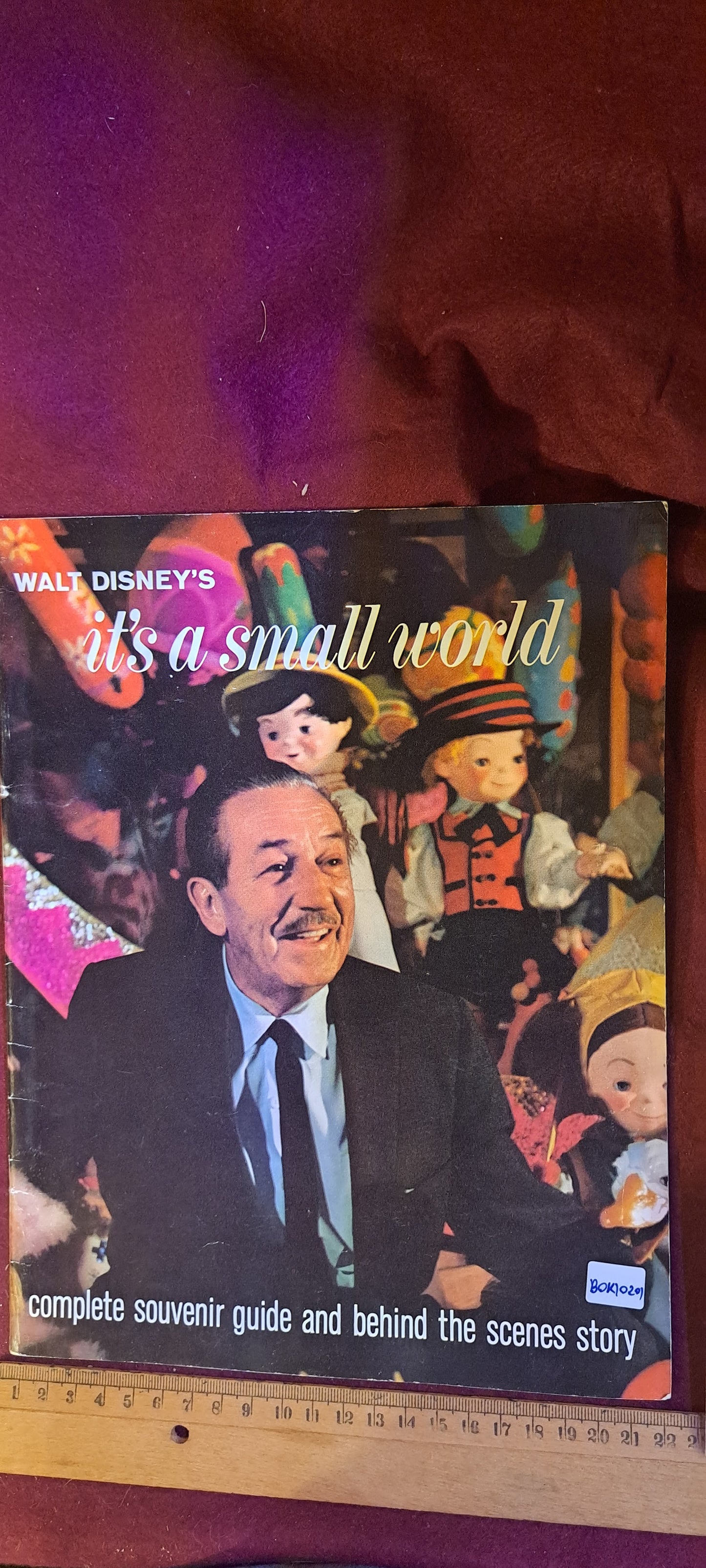 Its a small world Walt Disney book [BOK10201]