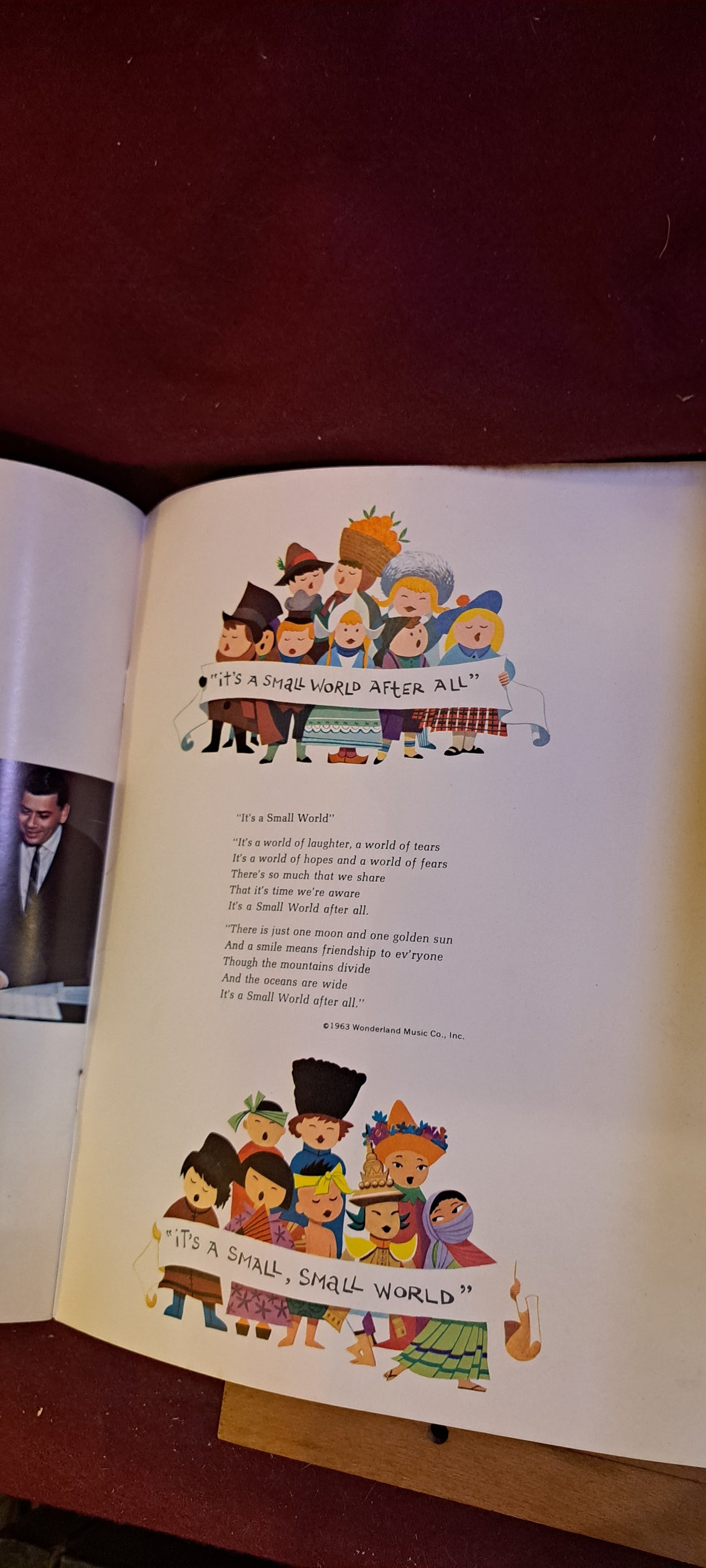 Its a small world Walt Disney book [BOK10201]