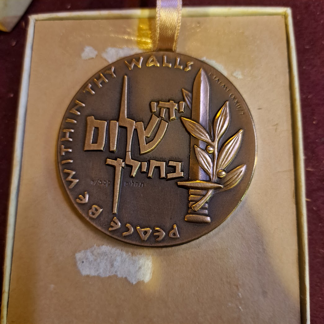 Israel bronze medal state for valour [ISR10141]