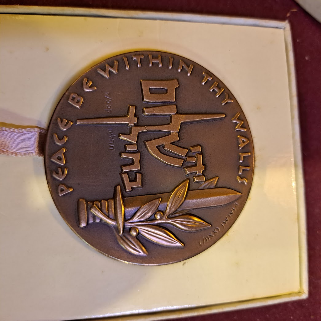 Israel bronze medal state for valour [ISR10141]