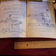 IDF First aid paramedic guide 1959 [BOK10226]