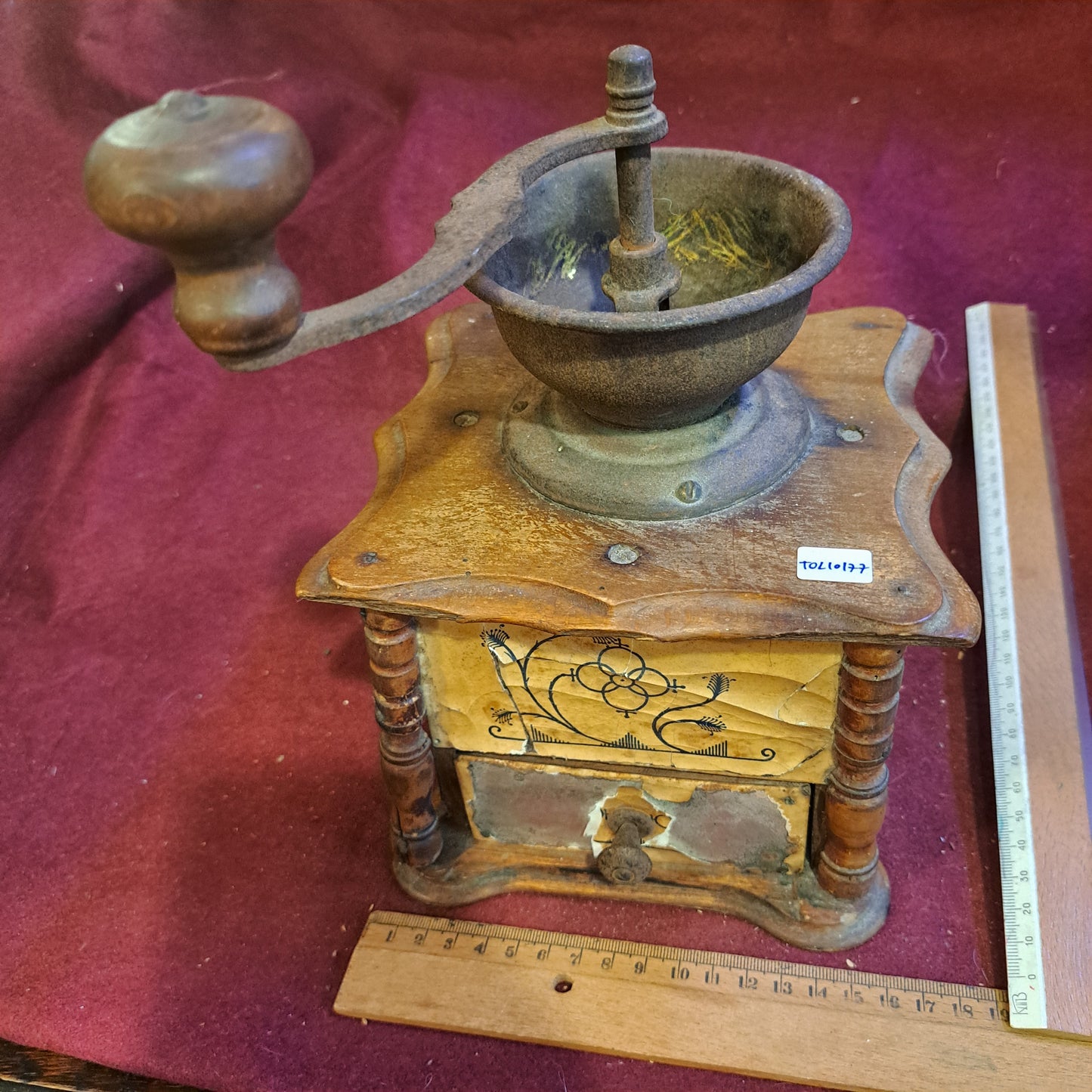 Old Coffee grinder [TOL10177]