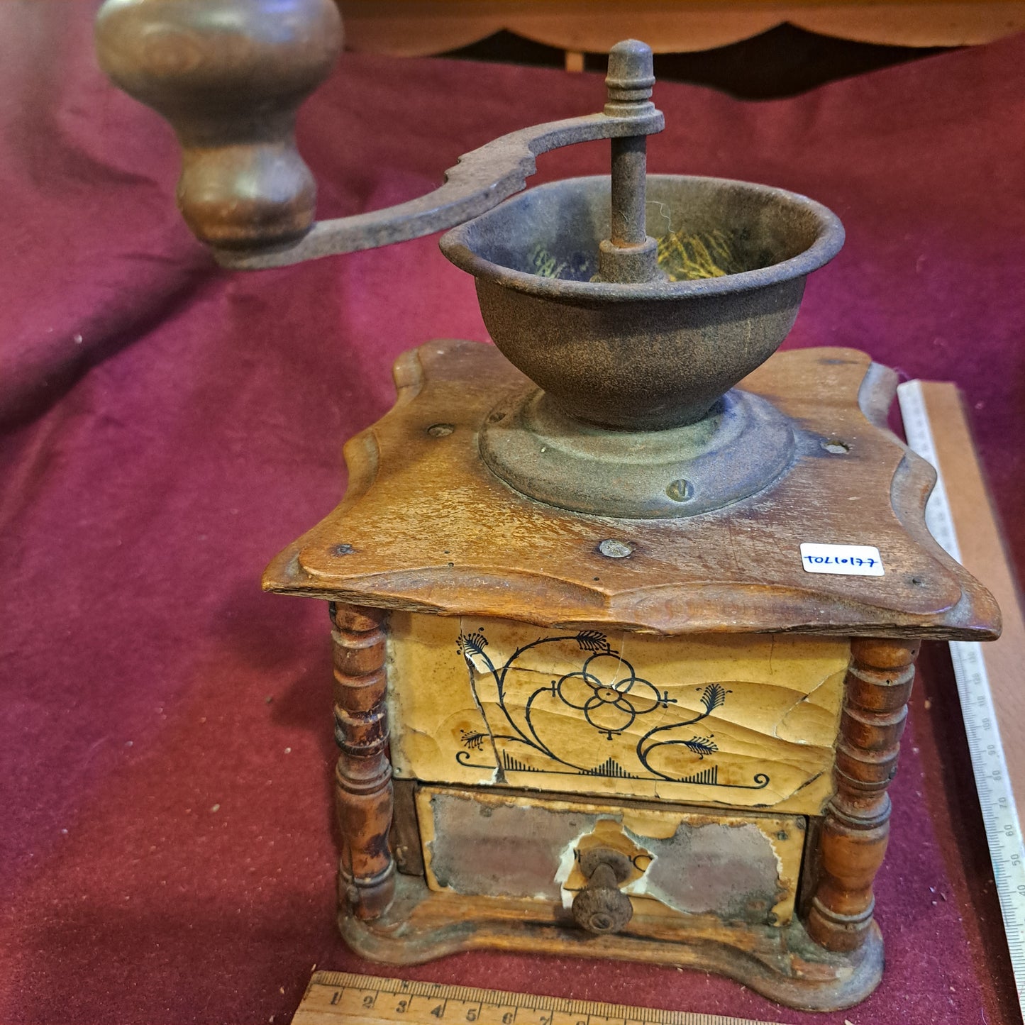 Old Coffee grinder [TOL10177]
