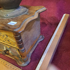 Old Coffee grinder [TOL10177]