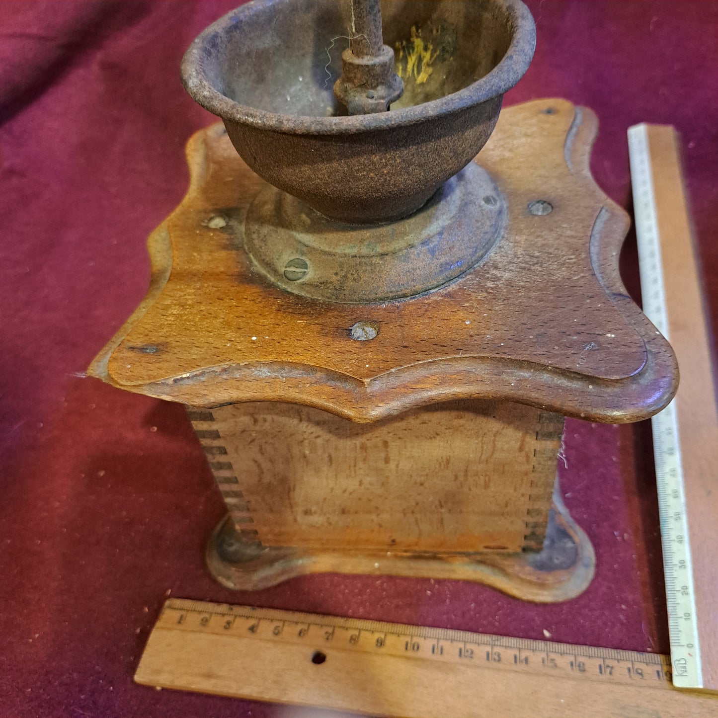 Old Coffee grinder [TOL10177]