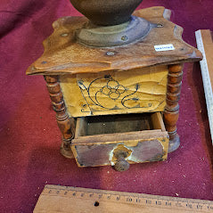Old Coffee grinder [TOL10177]