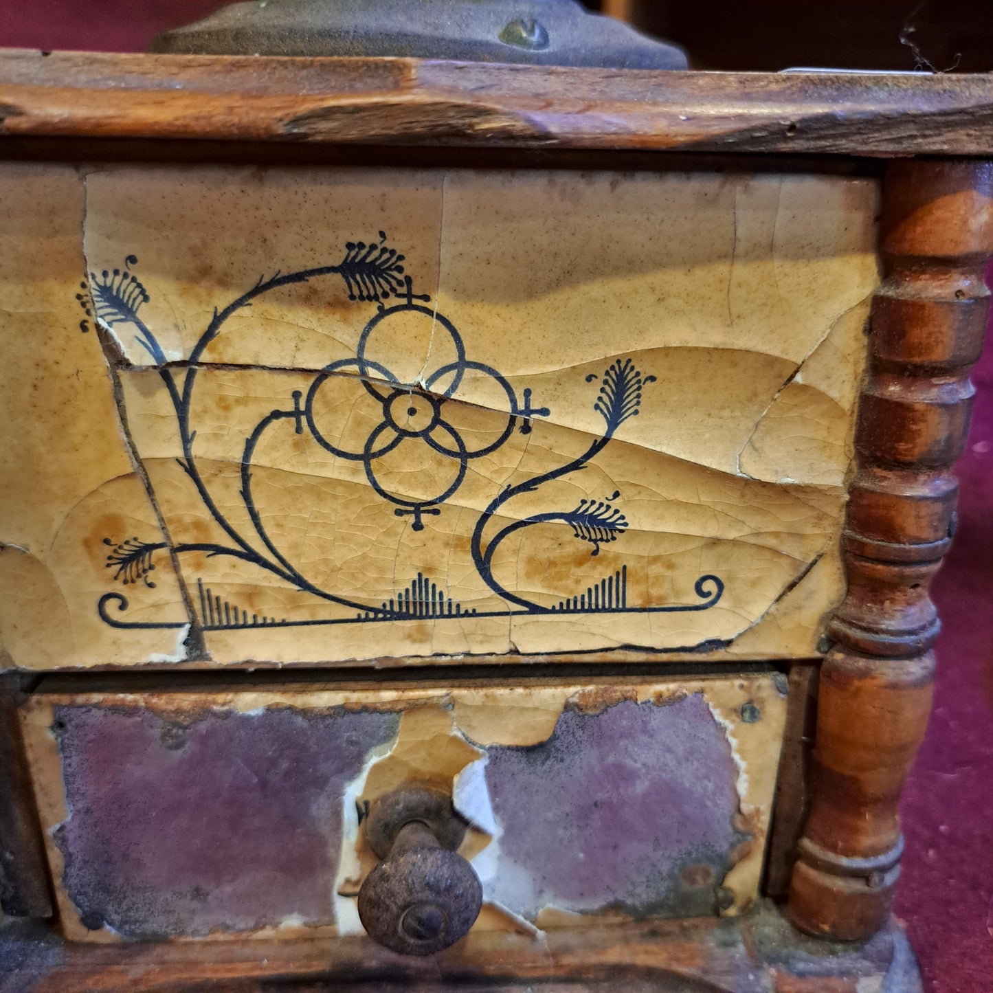 Old Coffee grinder [TOL10177]