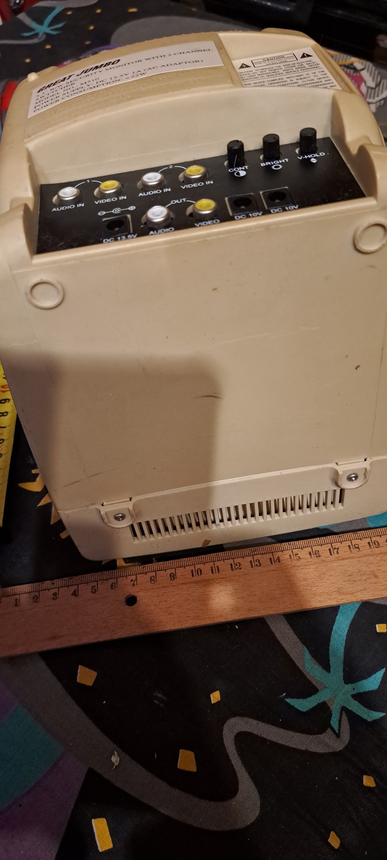 Mini portable old TV + radio [INS10351]