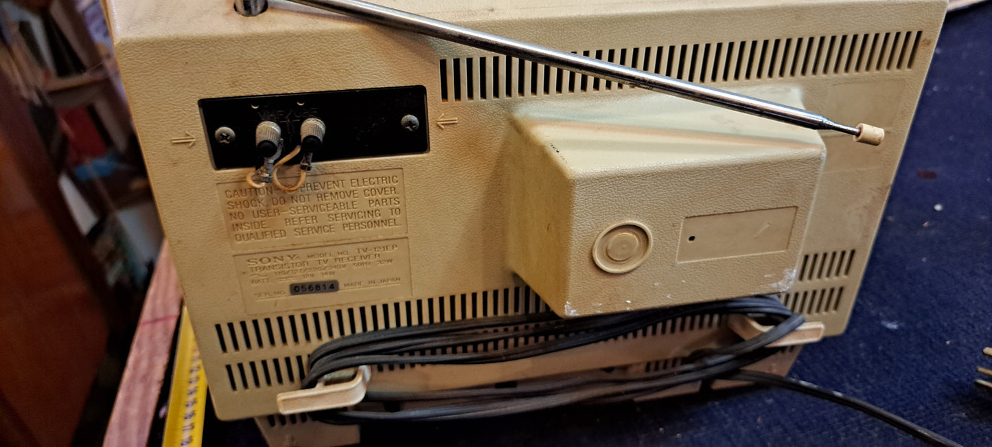 Small old tubes TV [INS10395]  *for Israel local market only*