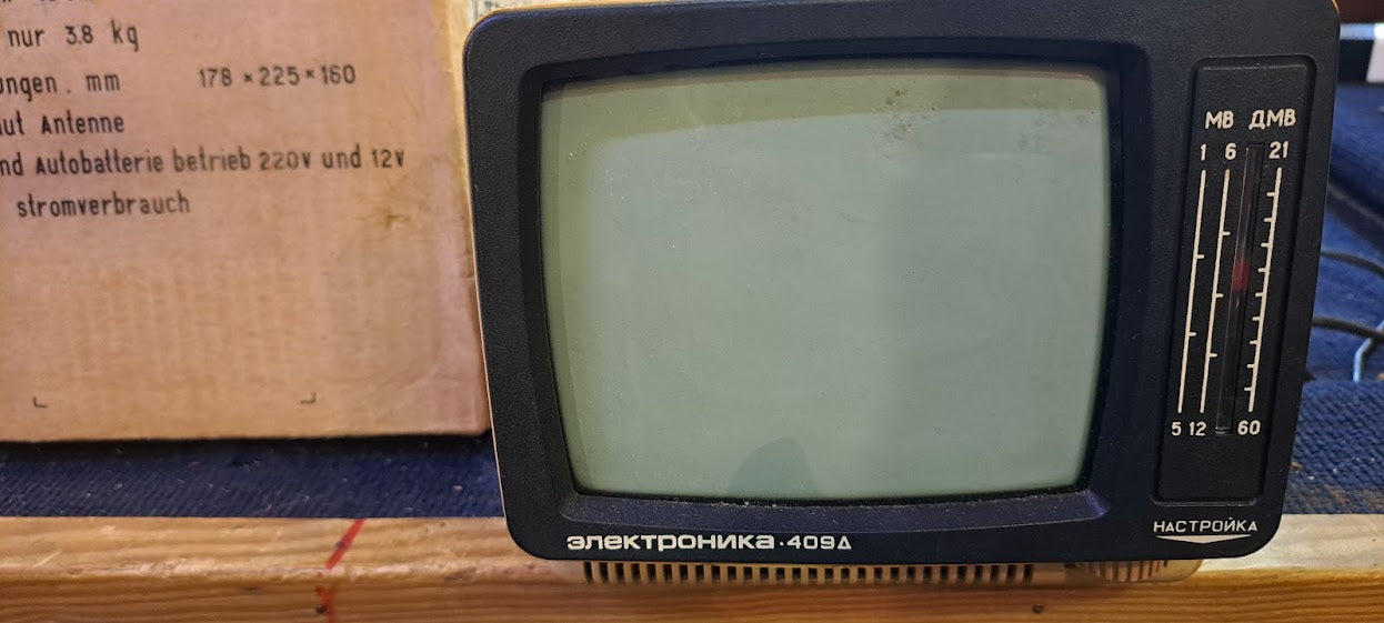 Mini portable TV [INS10400]