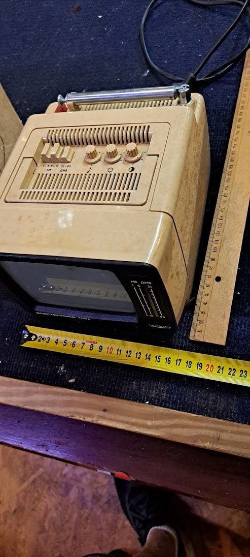 Mini portable TV [INS10400]