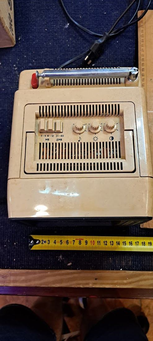 Mini portable TV [INS10400]