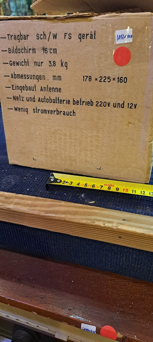 Mini portable TV [INS10400]