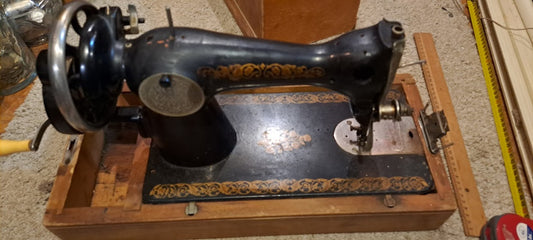 Vintage sewing machine [INS10419]*for Israel local market only*