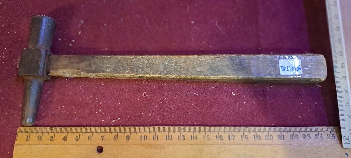 Vintage carpenter hammer [TOL10186]