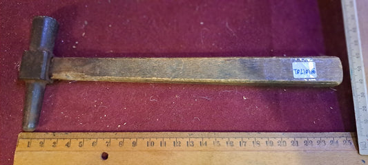 Vintage carpenter hammer [TOL10186]