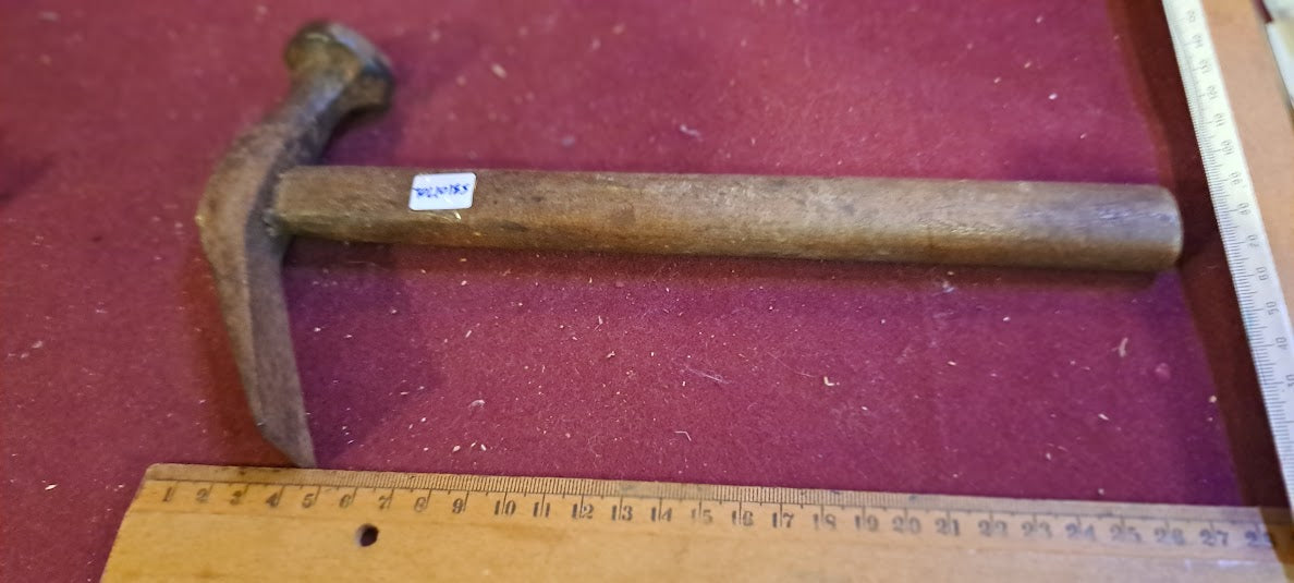 Vintage carpenter hammer [TOL10185]