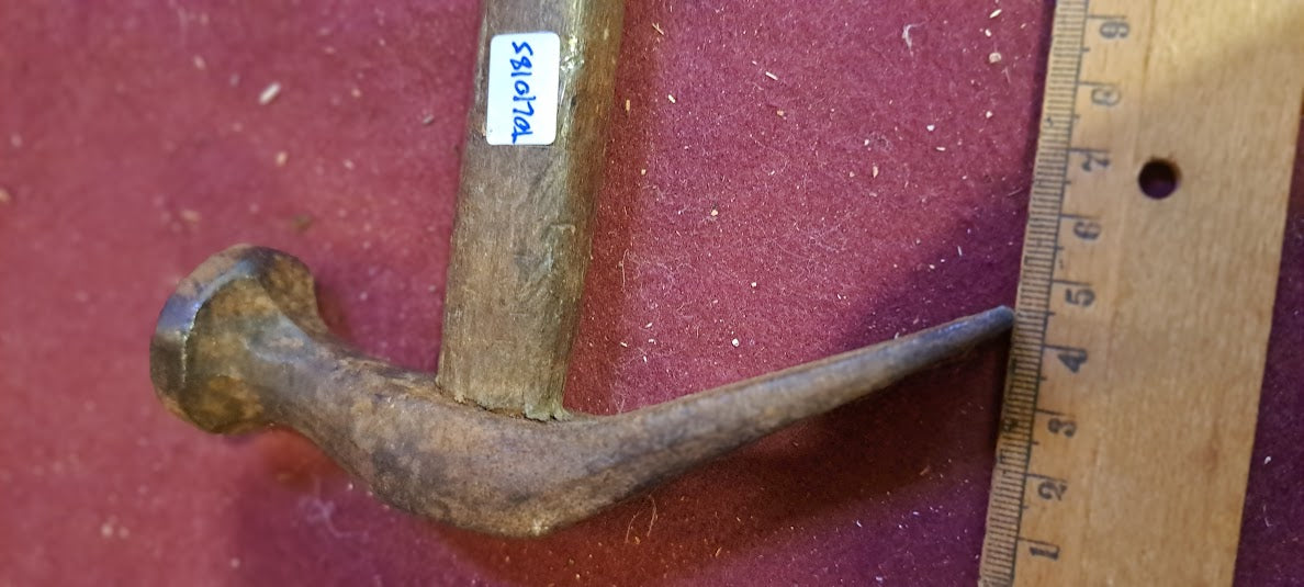 Vintage carpenter hammer [TOL10185]
