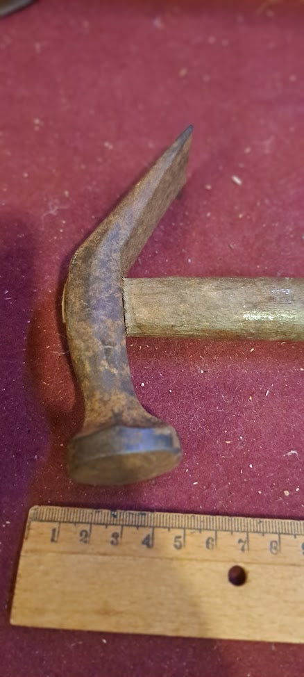 Vintage carpenter hammer [TOL10185]