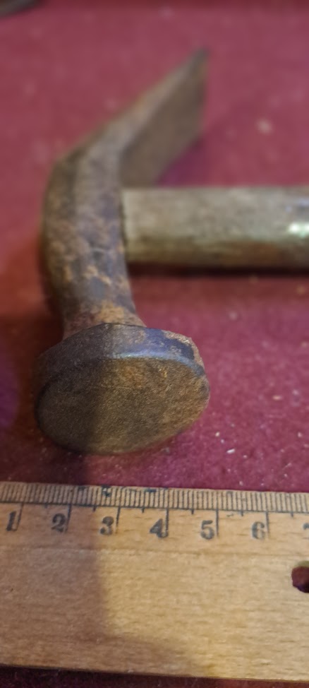 Vintage carpenter hammer [TOL10185]