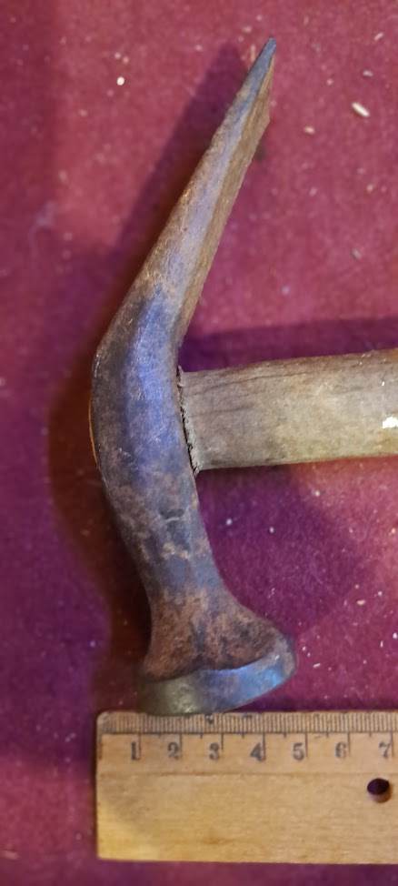 Vintage carpenter hammer [TOL10185]