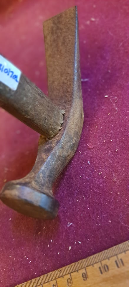 Vintage carpenter hammer [TOL10185]