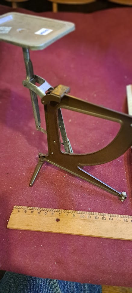 Antique Postal scales [INS10423]
