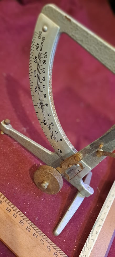 Antique Postal scales [INS10424]