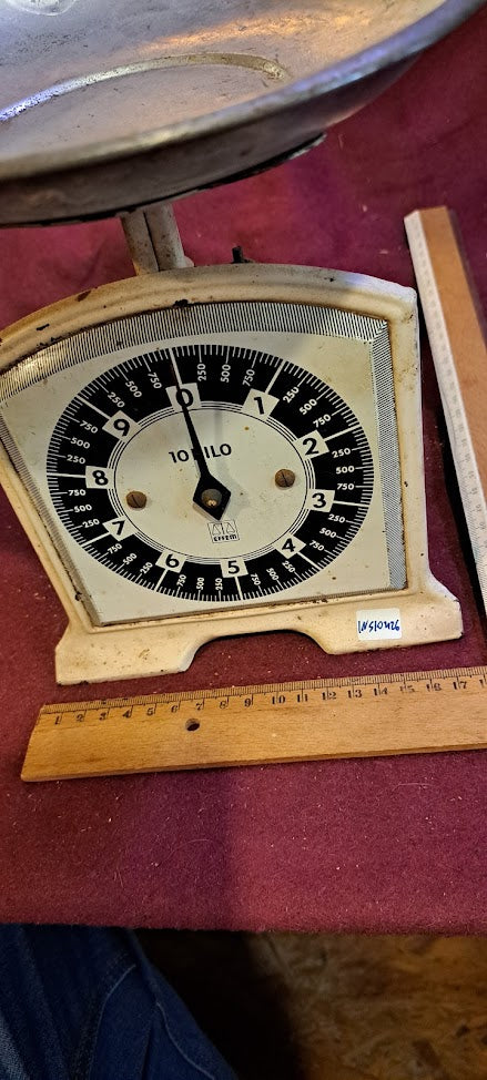 Old weigh [INS10426]