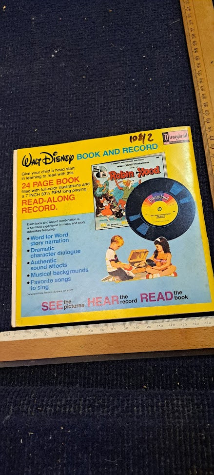 Its a small world Walt Disney book [BOK10201]