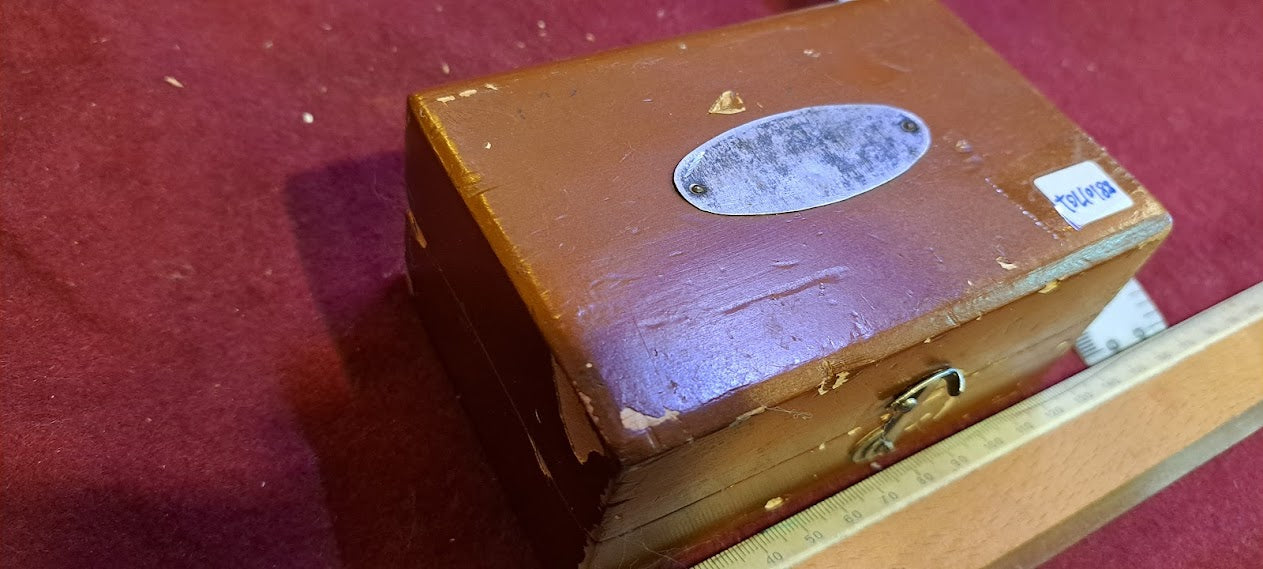 Vintage weight set & wood boxes [TOL10188]