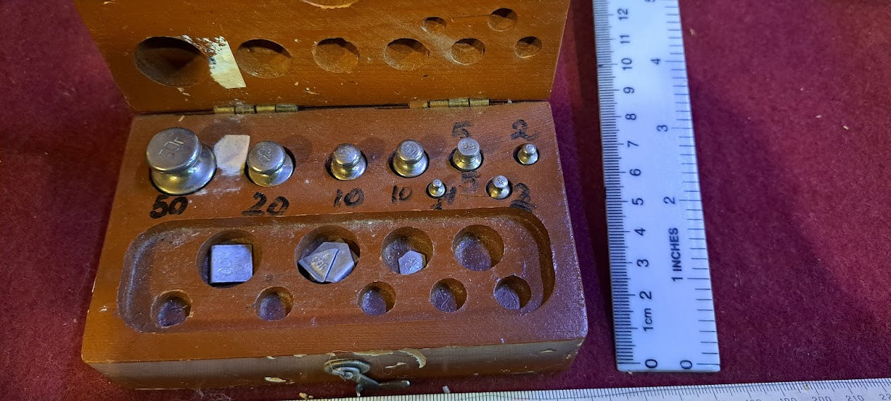 Vintage weight set & wood boxes [TOL10188]