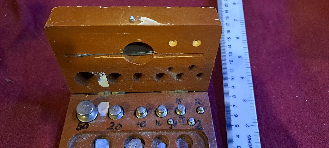 Vintage weight set & wood boxes [TOL10188]